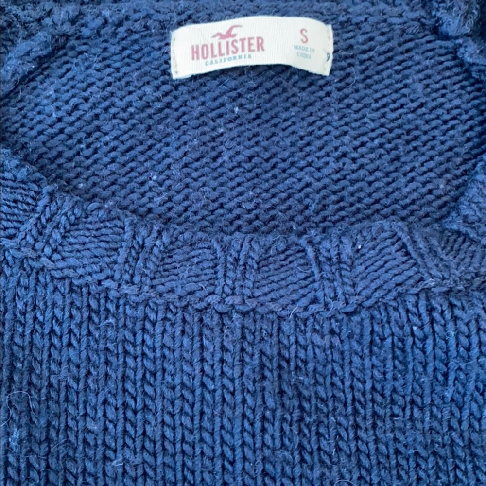 Hollister Sweater - Picture 4 of 4